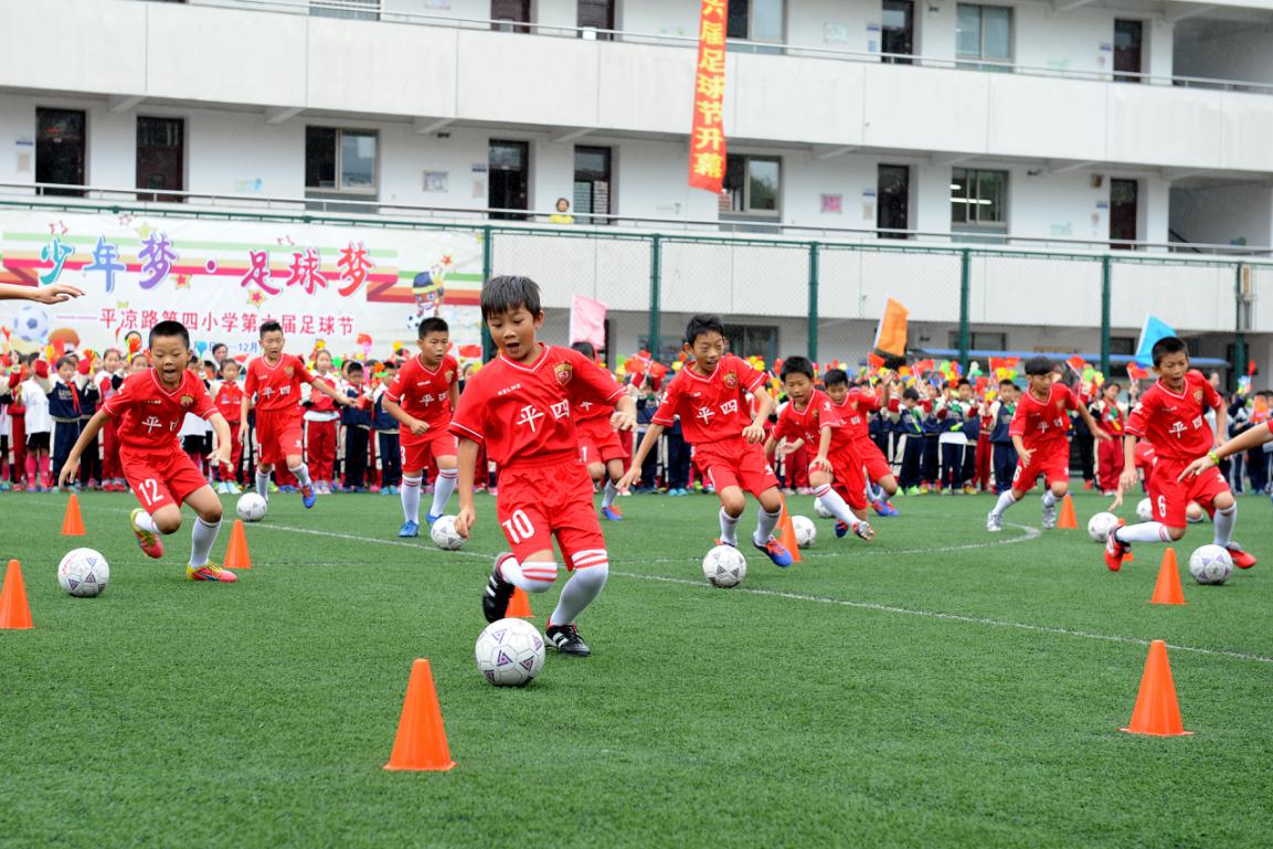 一只足球的质量,足球每一次经历都是一种成长