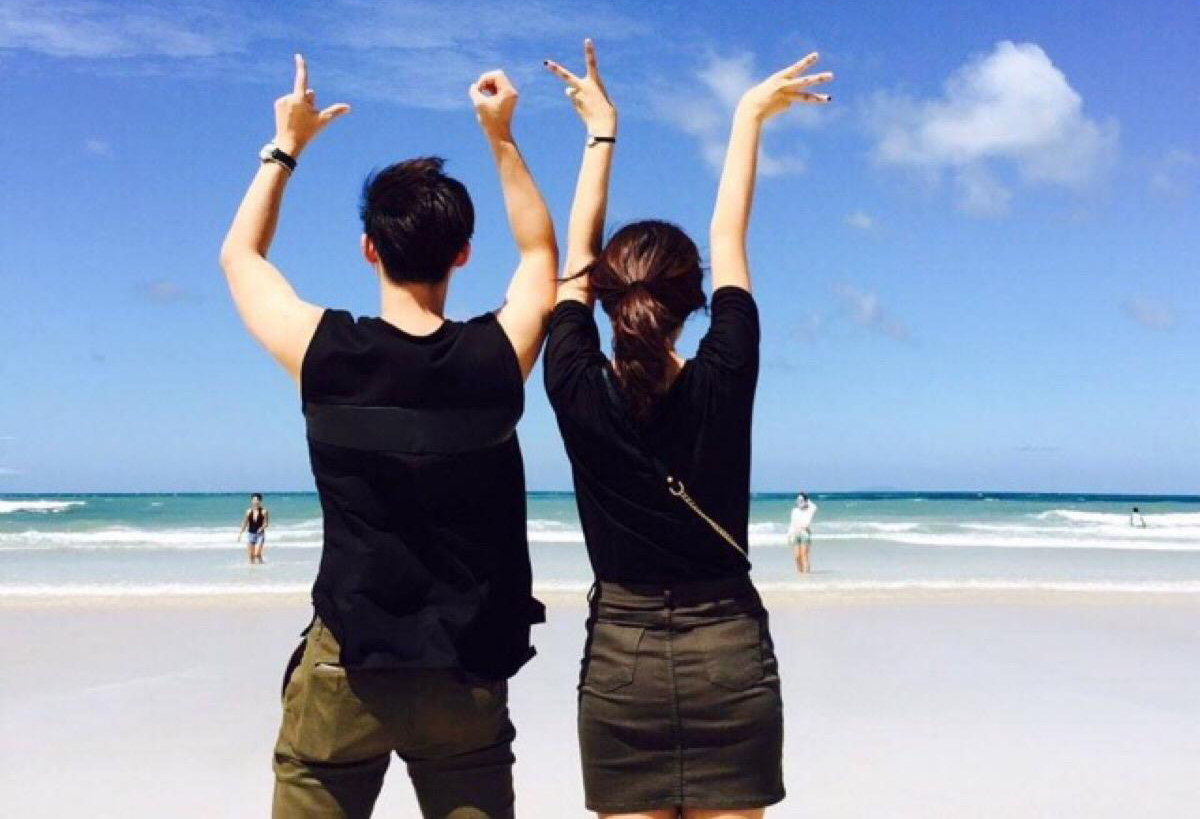 阿玛尼情侣手表满天星,阿玛尼情侣手表属于什么档次