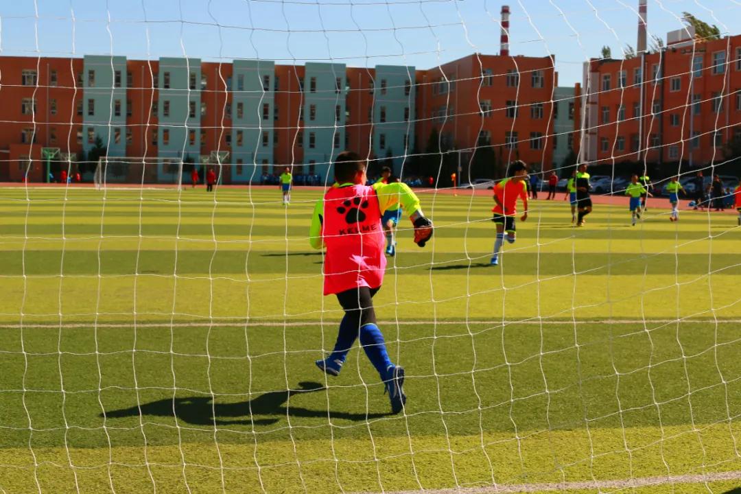 快乐足球放飞自我,青少年校园足球联赛拉开帷幕