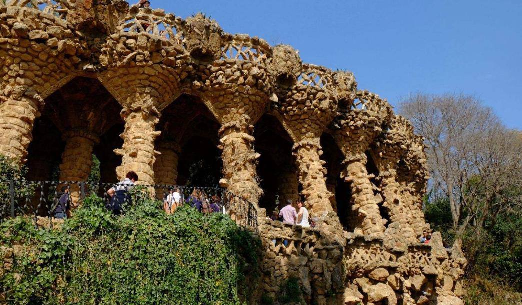 设计大师安东尼奥高迪,西班牙设计大师高迪