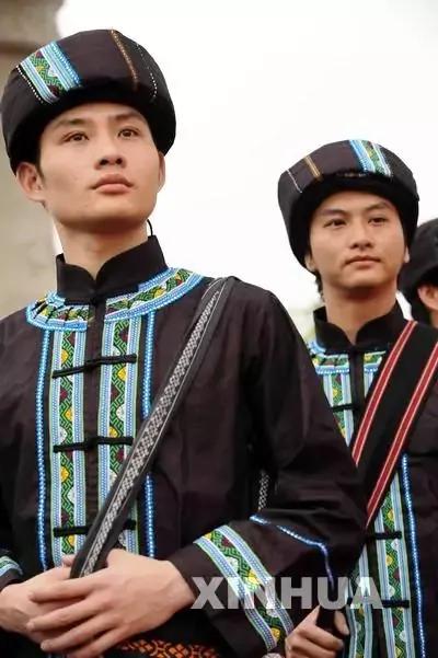 云南少数民族服饰图片,最好看的云南民族服饰