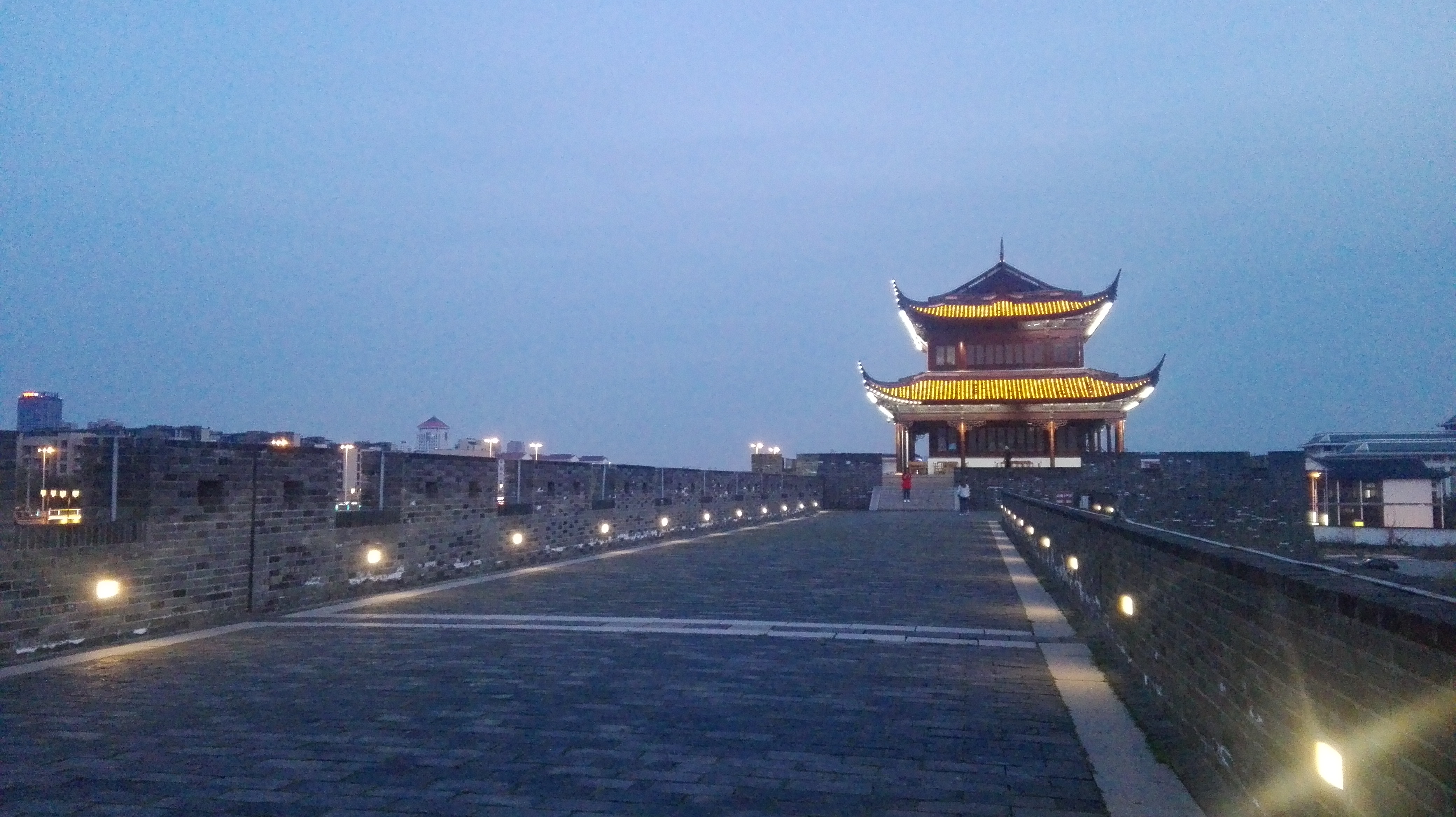 夜游苏州古城领略江南美食,苏州夜游古运河上吃饭