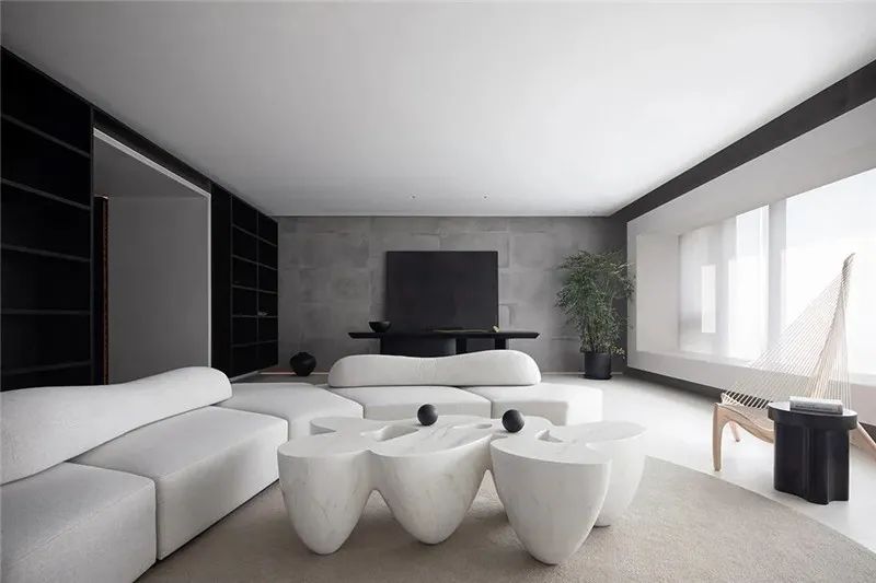 引进两大国际顶尖设计师品牌，费罗娜携Plus+新店态闪耀“回城”