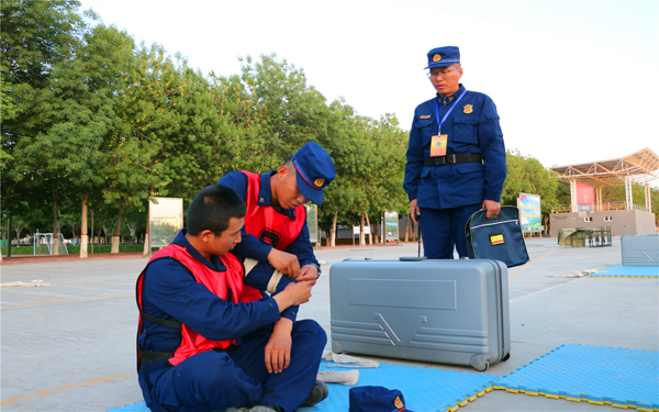 新疆森林消防新训队员,乌鲁木齐森林消防新训大队教导员