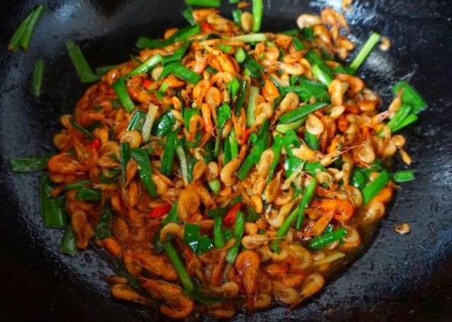 虾皮炒韭菜可以长高吗,韭菜和绿豆芽一起炒宝宝可以吃吗