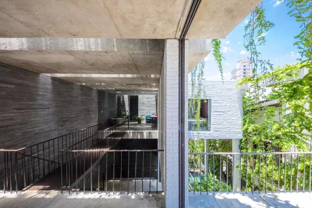 他花150万造零消耗的家，不开空调和网络：家人互动，不该隔着网