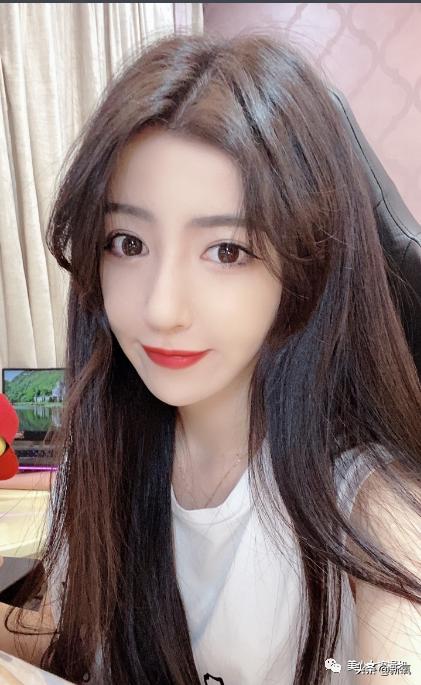 比小团团还火的女主播乔碧萝,斗鱼一姐小团团视频