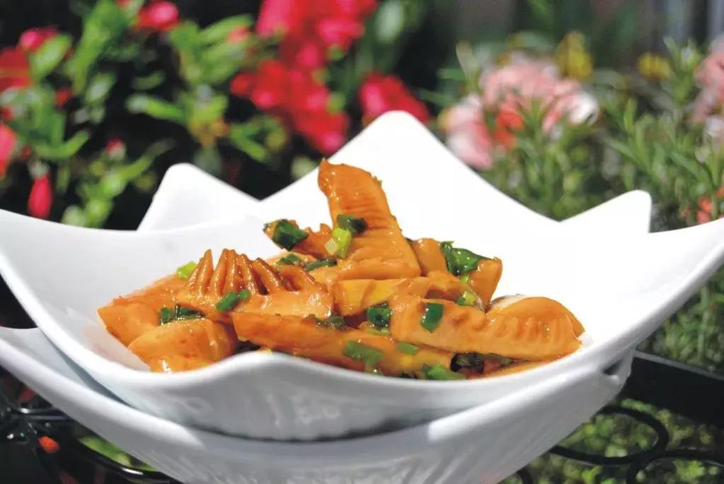 时令的嫩春笋口感爽脆鲜甜,立春的鲜笋图片