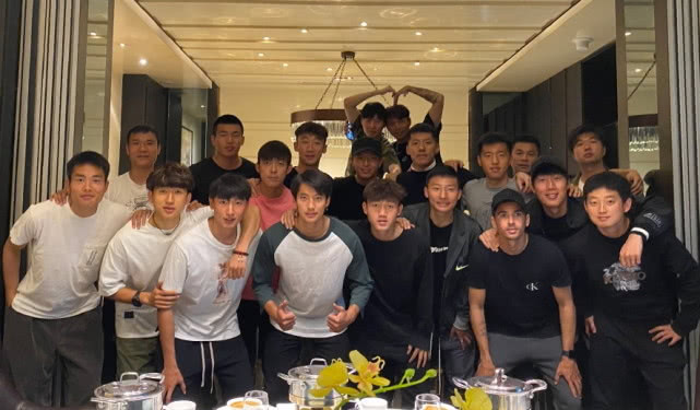 天海悍将发文否认自己是内鬼，并称策划饭局的人目的就是为了洗白