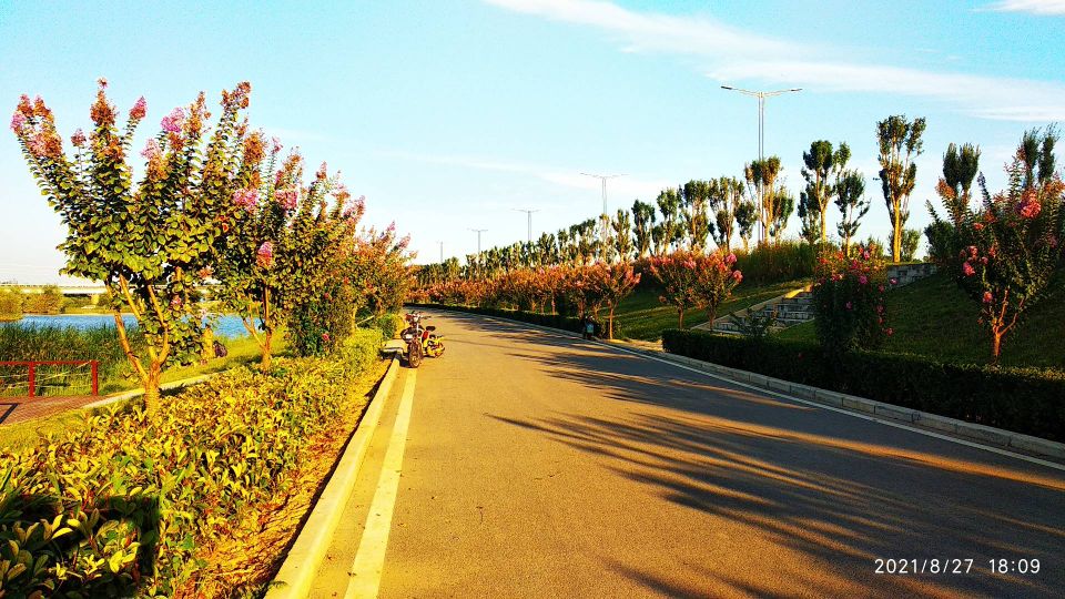 夕阳洒在平原上,夕阳洒在淡水河上