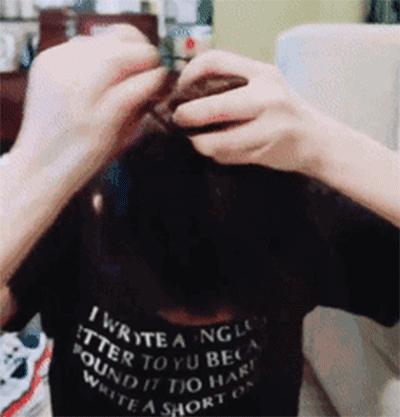 戚薇许嵩最新视频,戚薇现身许嵩演唱会全程抢热搜