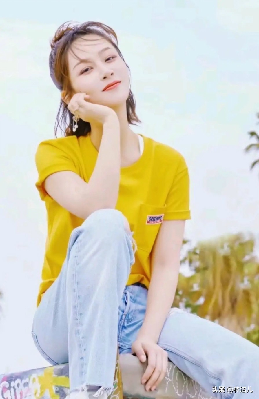 白T恤地位岌岌可危，杨幂林允爱上的马卡龙色T恤，比它更时髦百搭