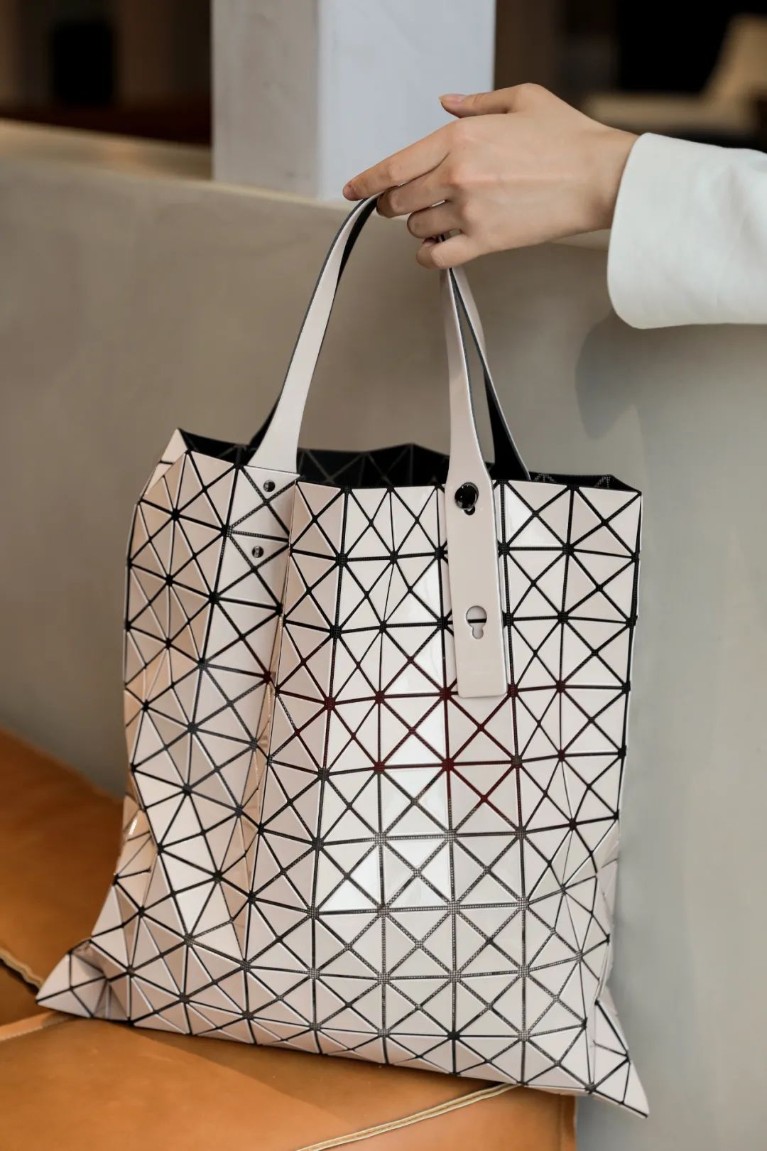 初入职场质感包包推荐,三宅一生包包属于什么档次的包包