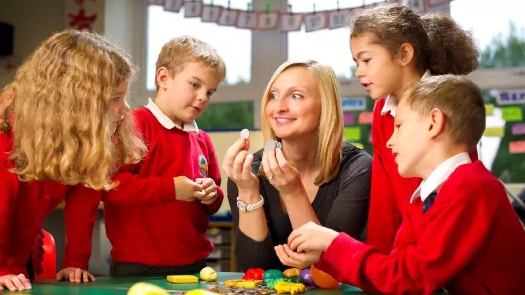 英国小学课堂教学视频,英国小学课程教学