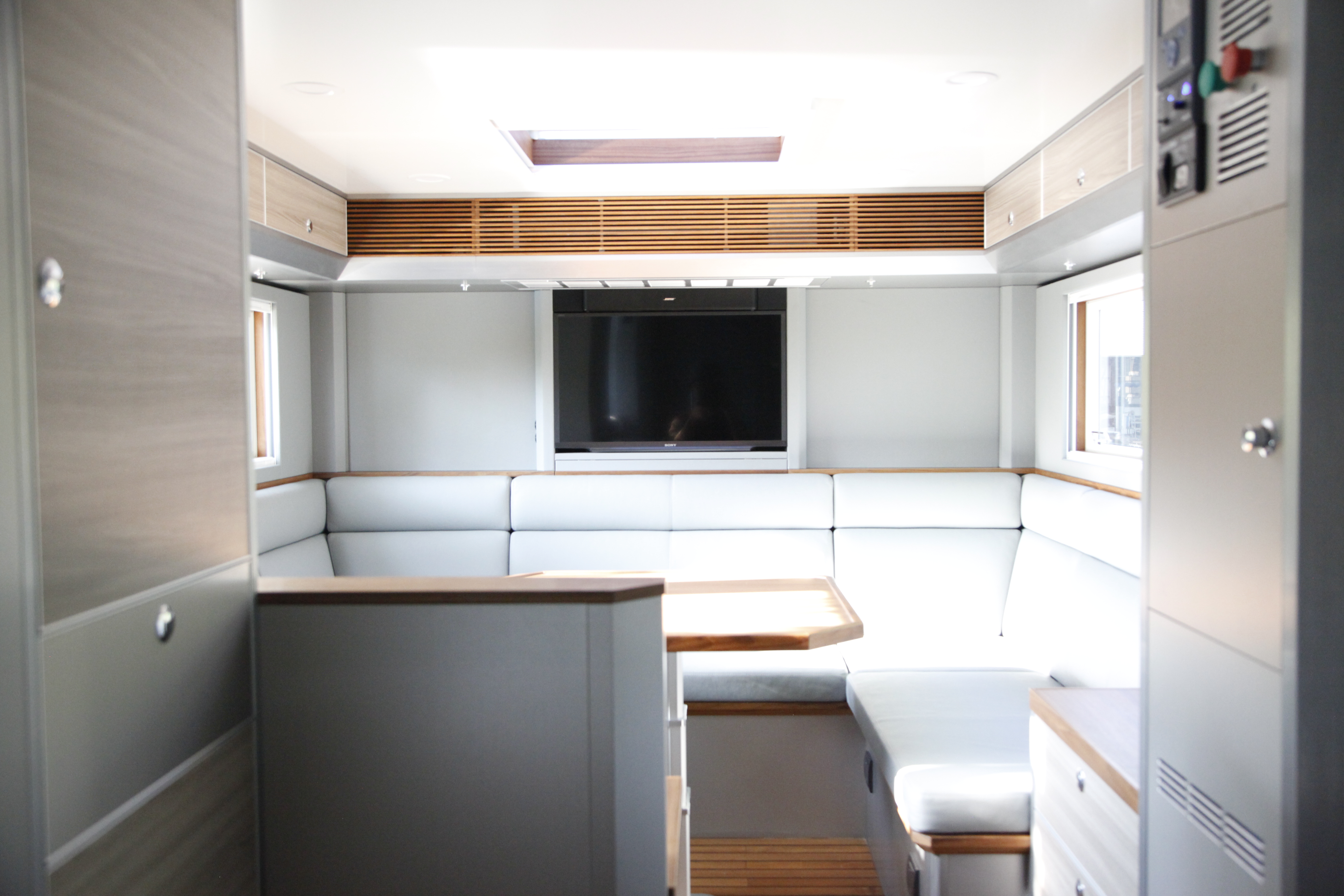 越野强劲王者，独栋别墅享用，阿莫迪罗曼8x8征服你了吗？