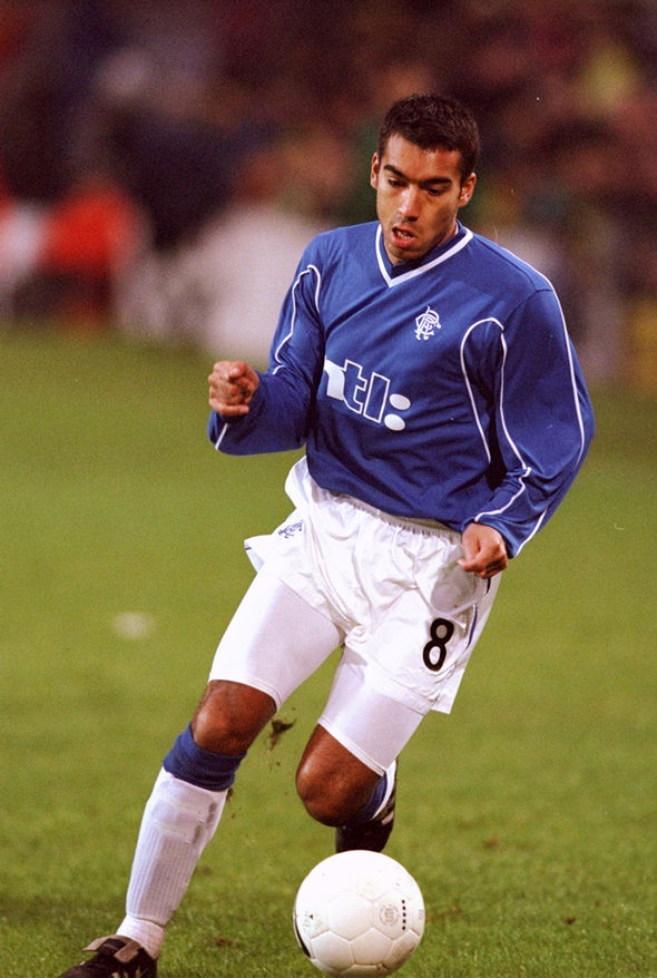 从阿森纳免签巴萨的荷兰队长，还在世界杯半决赛攻入超级世界波