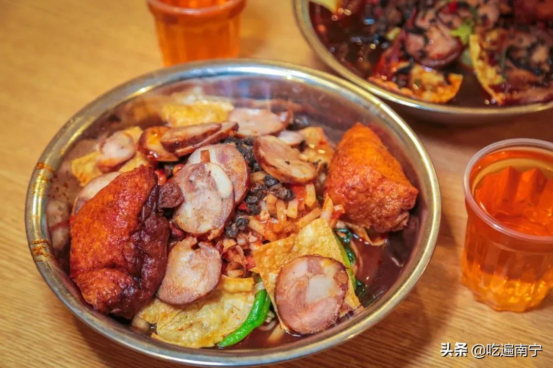 建政路柳州螺蛳粉,半夜两点还开的柳州螺蛳粉