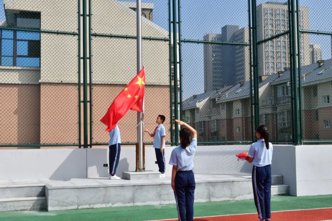 建*党**百年喜迎国庆节——西安经开第二小学队列队形广播*比操**赛