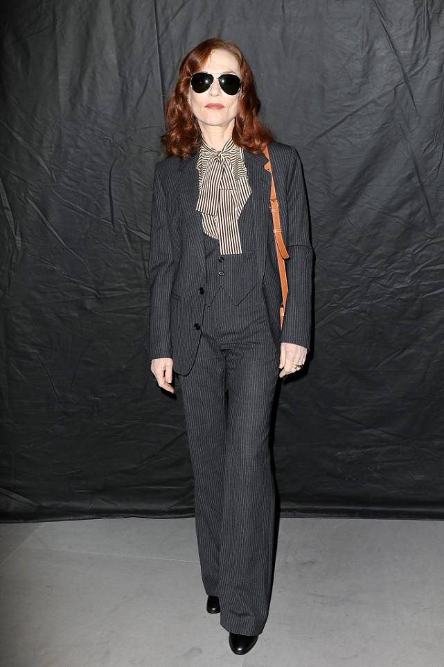 经典百搭减龄优雅时尚个性丝巾,潮流搭配冬天丝巾这样系很洋气