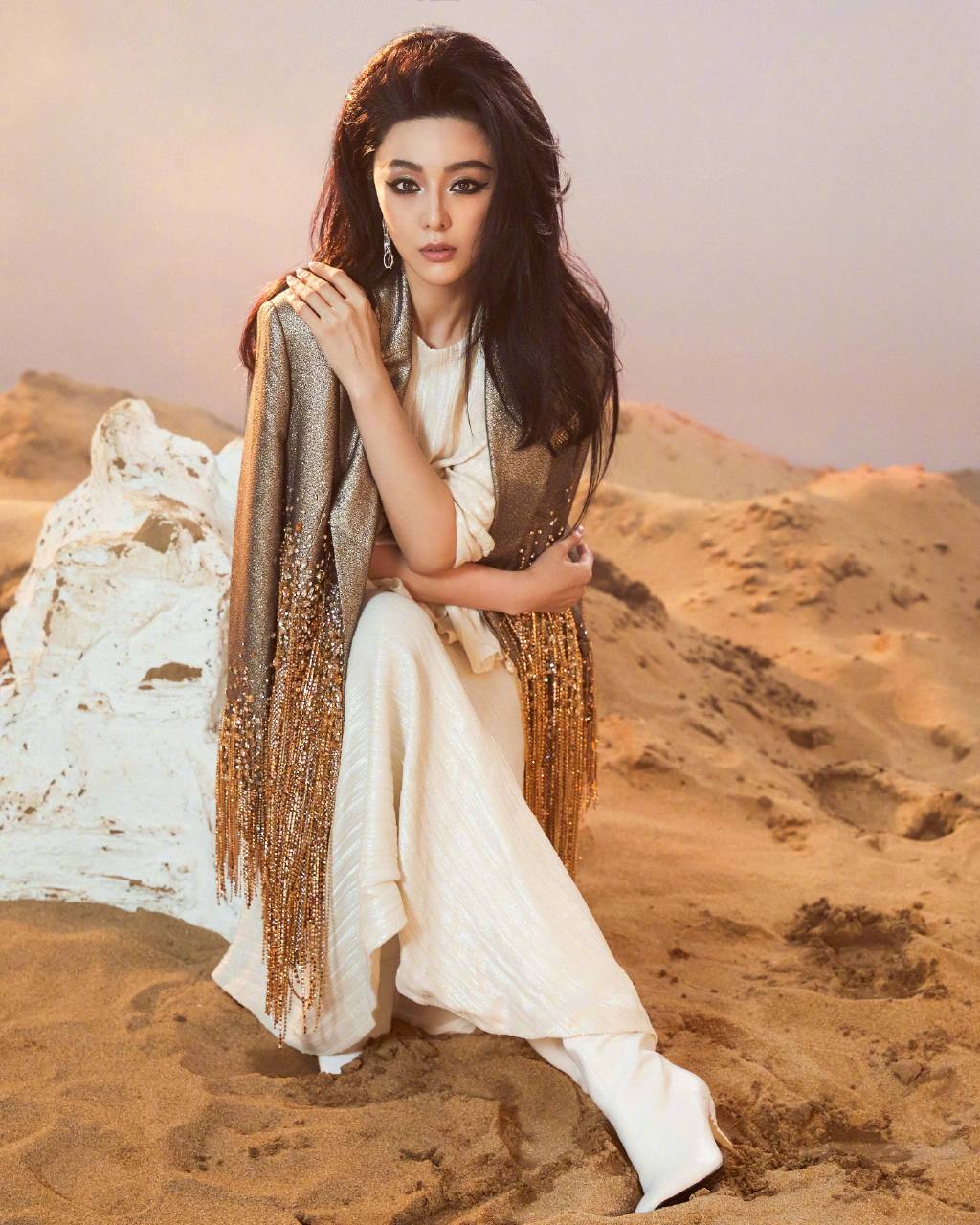 范冰冰穿深蓝牛仔裤 (范冰冰身穿牛仔裤)