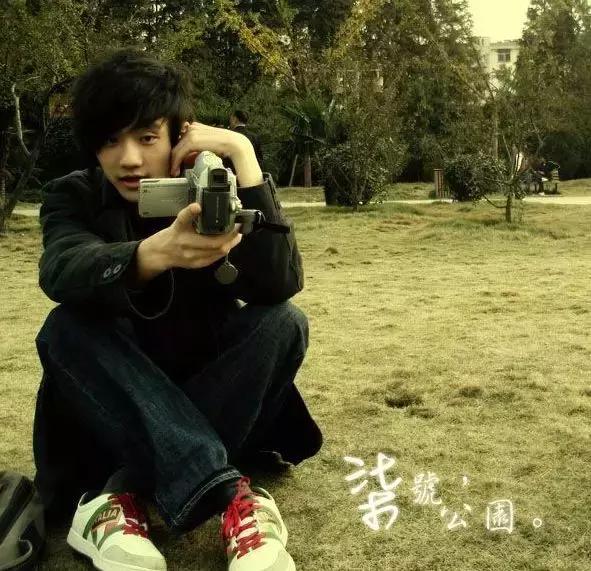 摘掉“有色眼镜”看许嵩：做他的歌迷，真的很惨