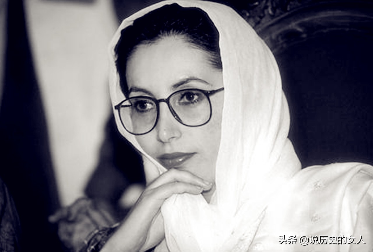 巴基斯坦总理“铁蝴蝶”贝·布托：35岁做总理，54岁遭*杀暗**