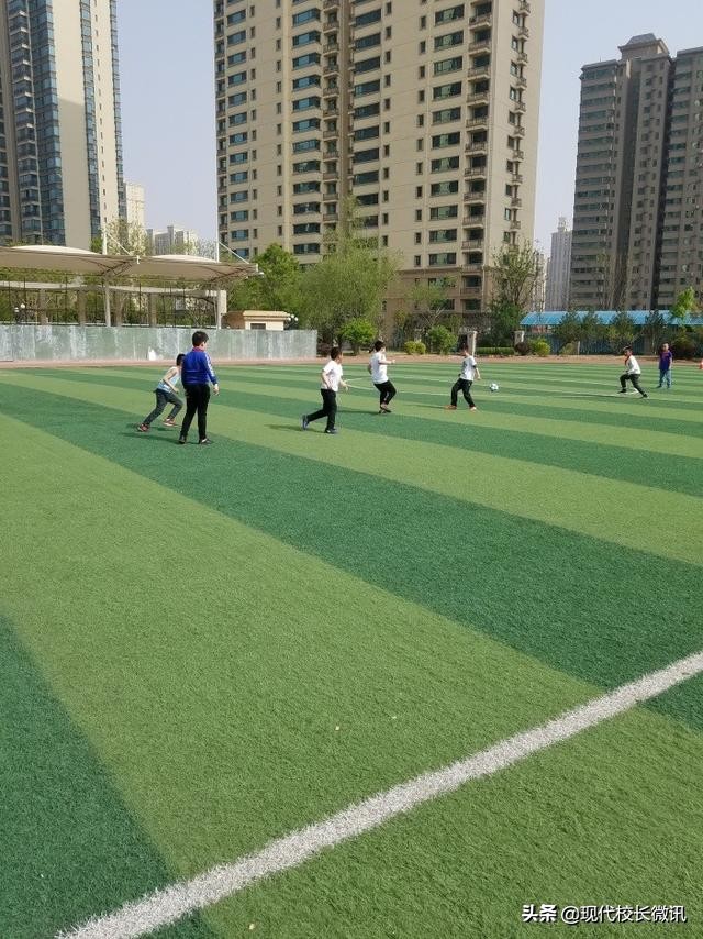 走向操场，“趣”跑步，“趣”踢球——尖草坪区恒大名都小学