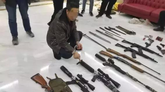 特大涉黑恶犯罪团伙落网现场曝光,警方打掉涉黑团伙照片亮了