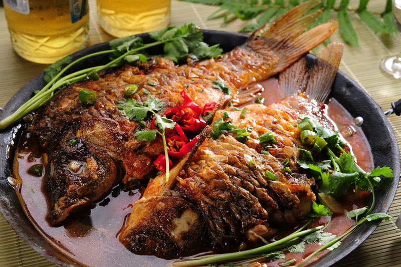 桂林旅游吃啤酒鱼哪里好吃的多,桂林阳朔在哪里吃啤酒鱼