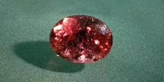 捡到这样的石头千万别扔桌子,遇到这样的石头赶紧捡