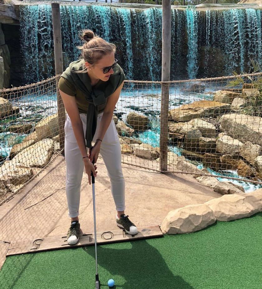 荷兰女足米德玛8:2大胜中国 (米德玛可以打碎荷兰足球吗)