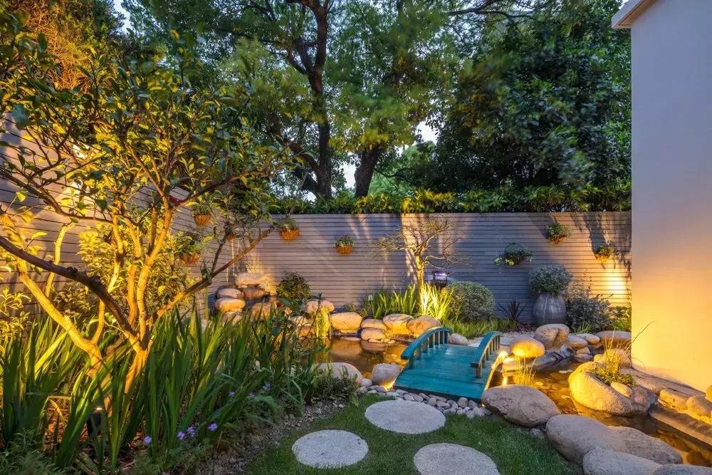 早晨深化设计研究院--住别墅的有钱人，都是如何规划自己院子的？