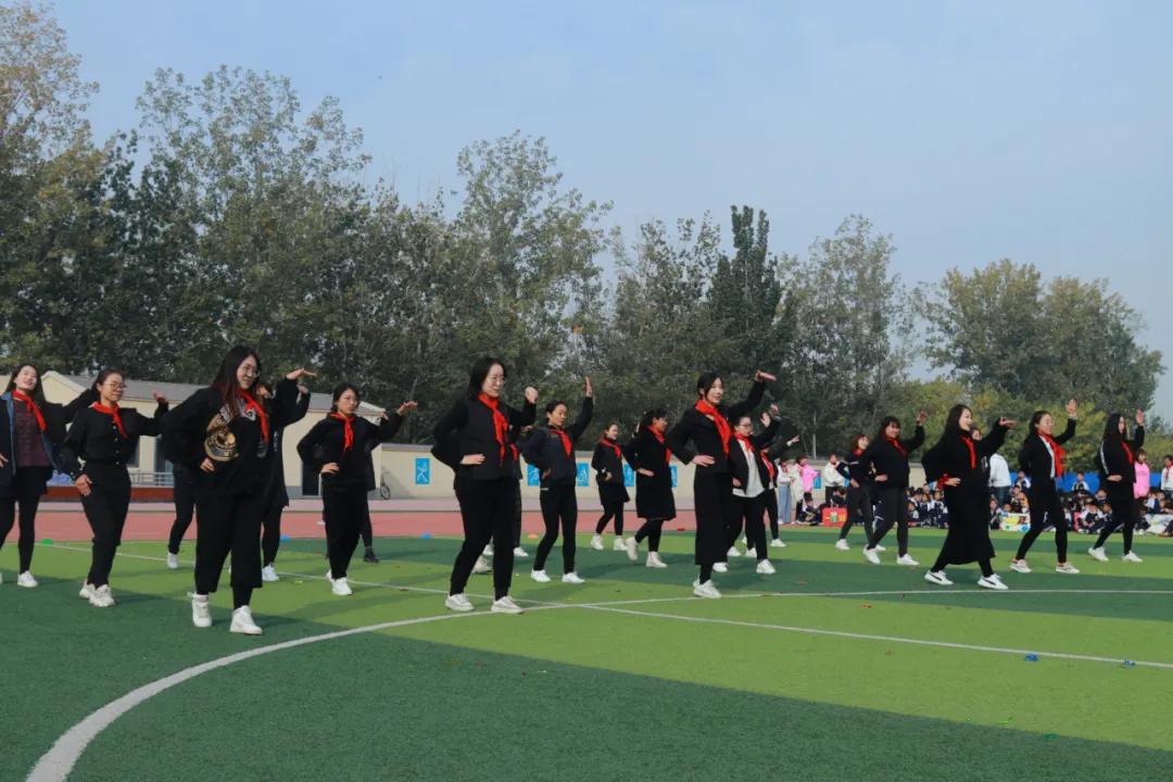 东方双语学校街舞啦啦操,东方双语本部啦啦操