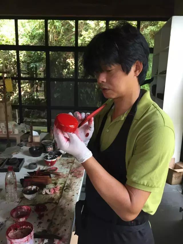 从设计师到漆艺家，他以慢对抗这世界的浮躁
