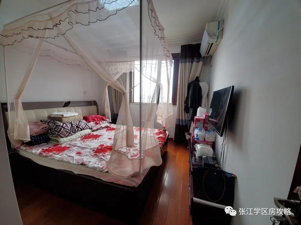 张江汤臣豪园四期，1200W-1400W南北通2房；