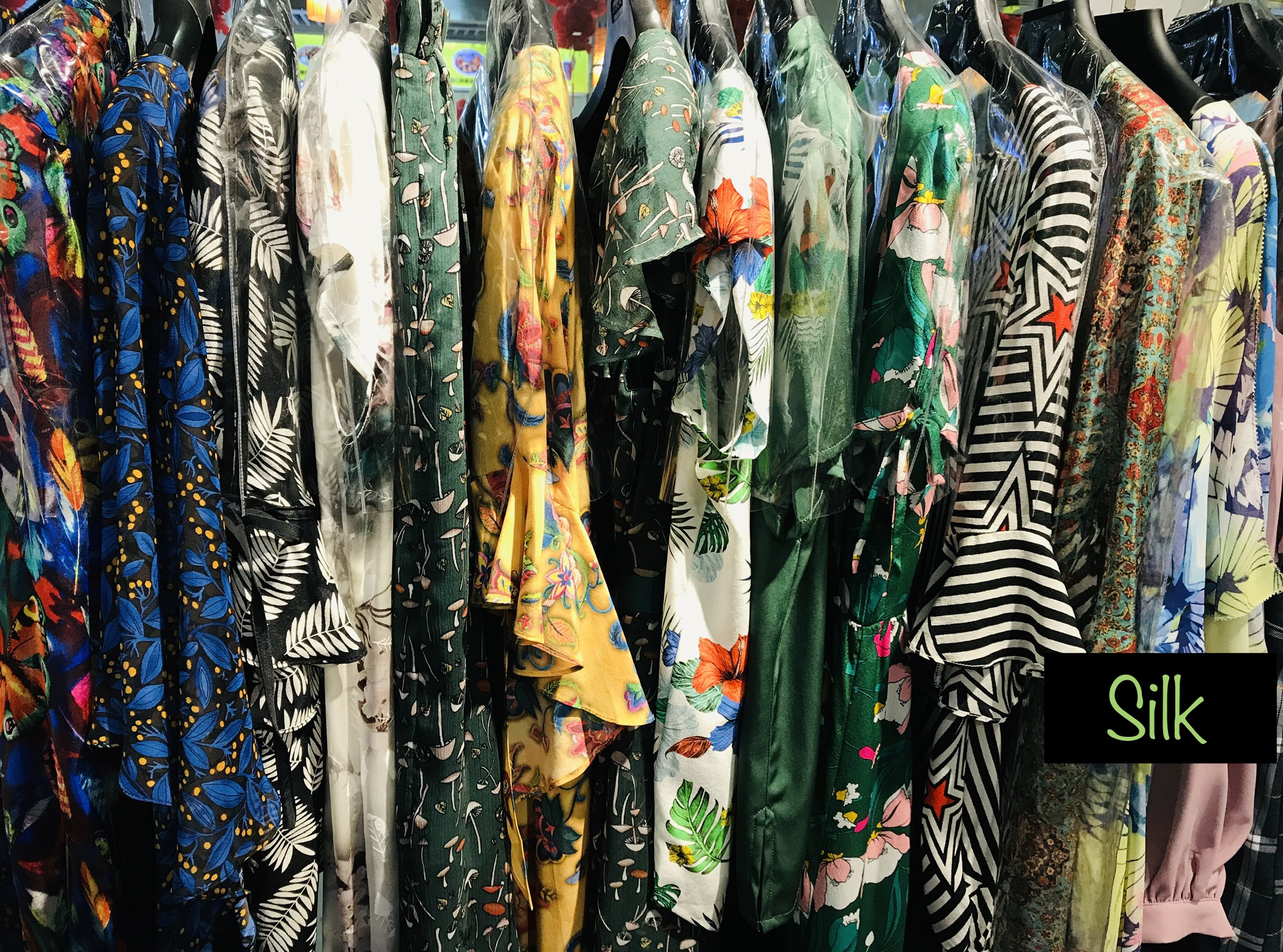 不同面料的衣服褶皱,有褶皱的衣服面料