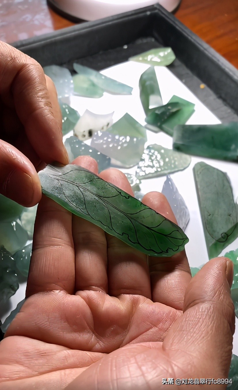 打碎常规的设计，另类的翡翠仿真叶子，不一样的成品效果