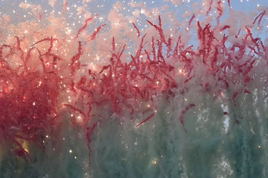 最会玩火的男人！他炸遍全世界却换来全网膜拜：美到窒息的神作