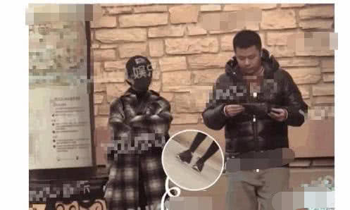 赵丽颖婚后怀孕再添石锤？被拍逛母婴店，衣着宽松十足的孕味！