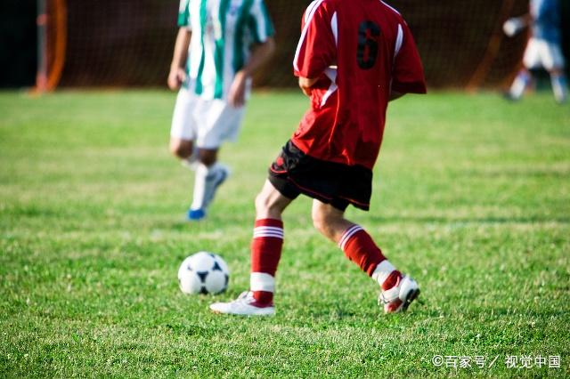 难得休息踢足球,难得有机会一起踢球