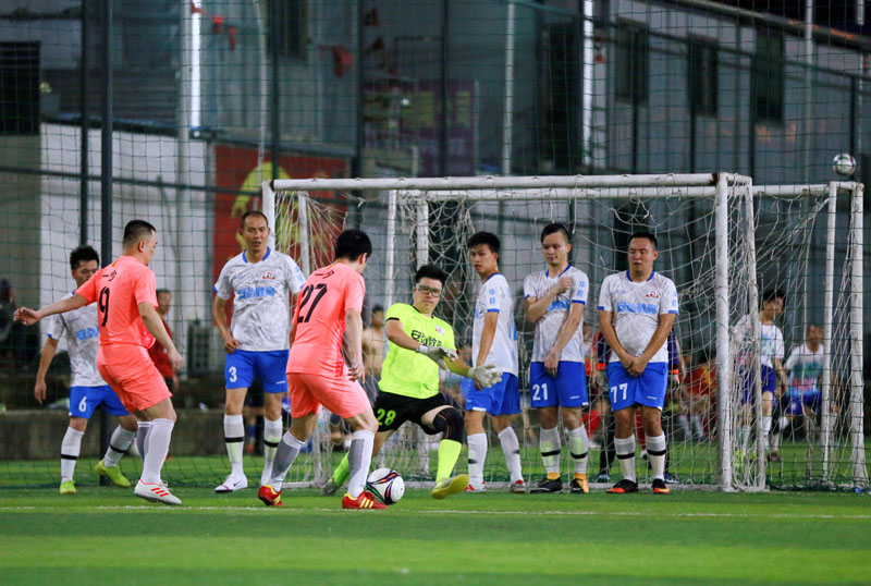 以球会老乡——2019年南宁桂平商会青创协会足球比赛鸣哨开波