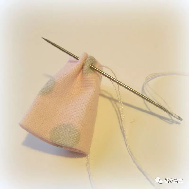 怎么制作花朵手工布料教程,怎么用剩下的布料做衣服上的小花