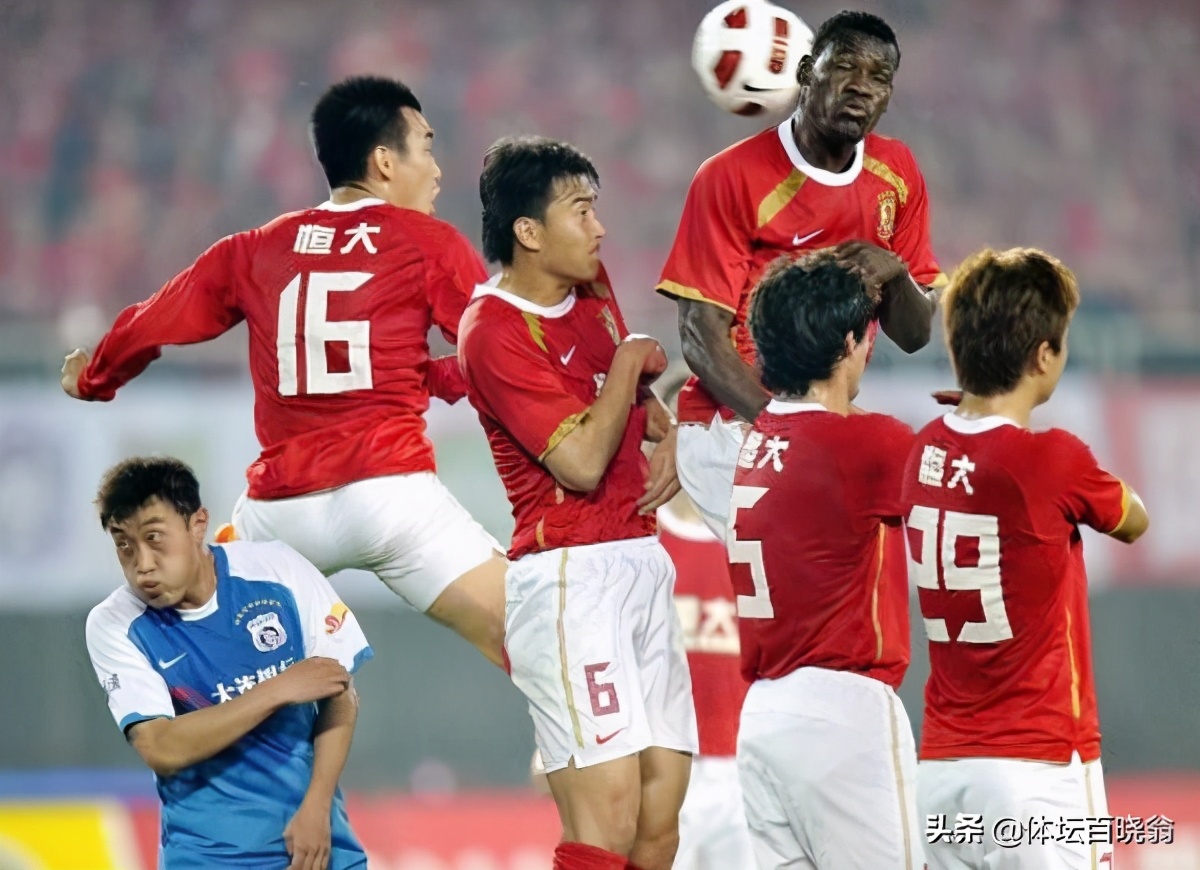 他是恒大队史脾气最暴球员，不满教练直接砸玻璃，34岁仍踢巴甲