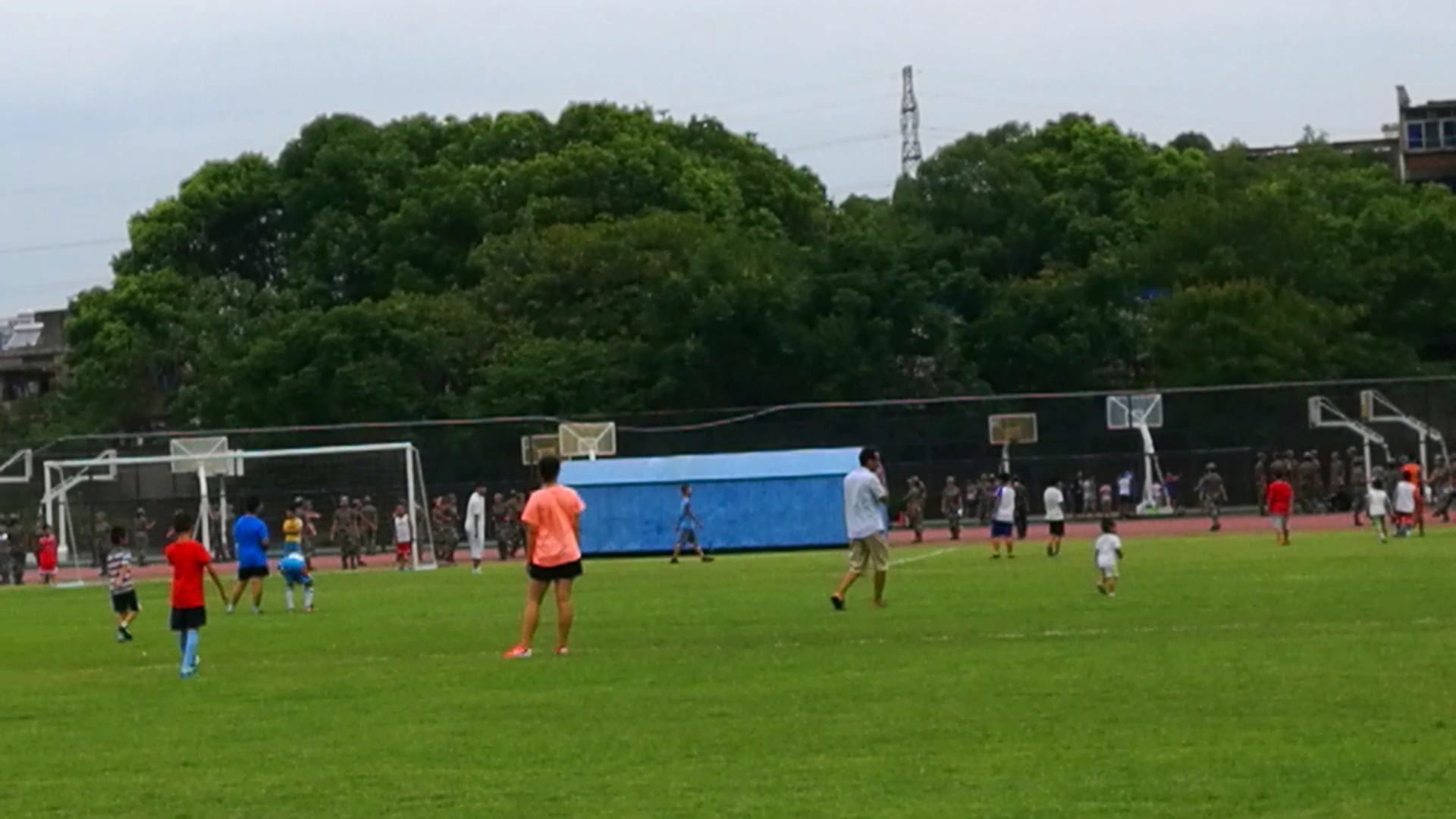 足球场上的奇葩阵型,足球场上的奇葩犯规