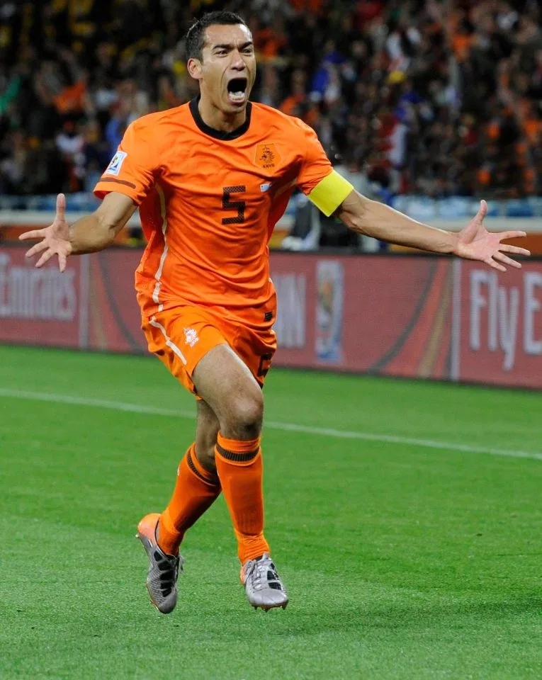 从阿森纳免签巴萨的荷兰队长，还在世界杯半决赛攻入超级世界波