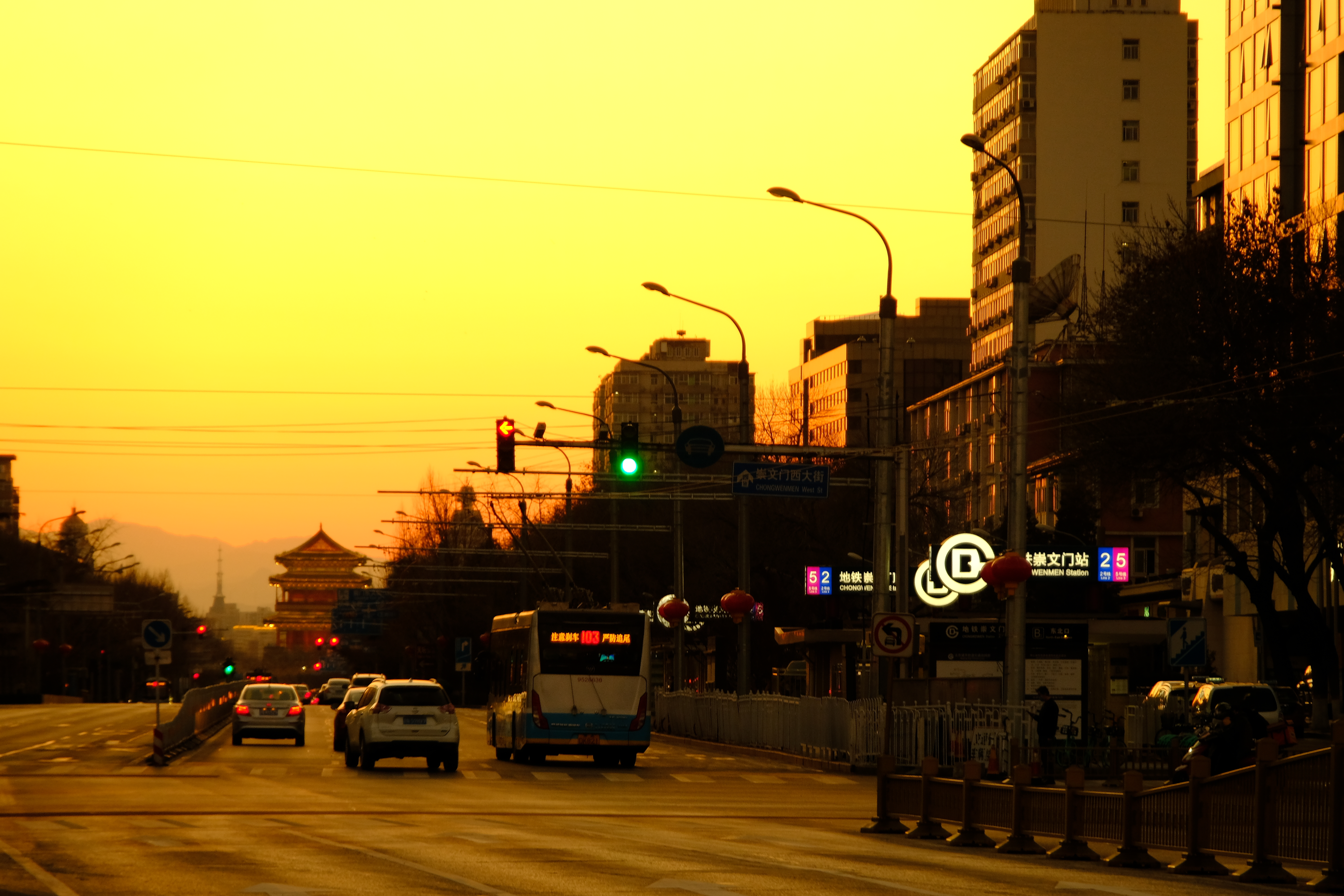 开往地铁上的春天,开往春天的地铁邂逅京城的花开