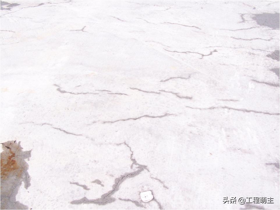 混凝土现浇板最大裂缝宽度允许值,钢筋混凝土现浇楼板裂缝怎么处理