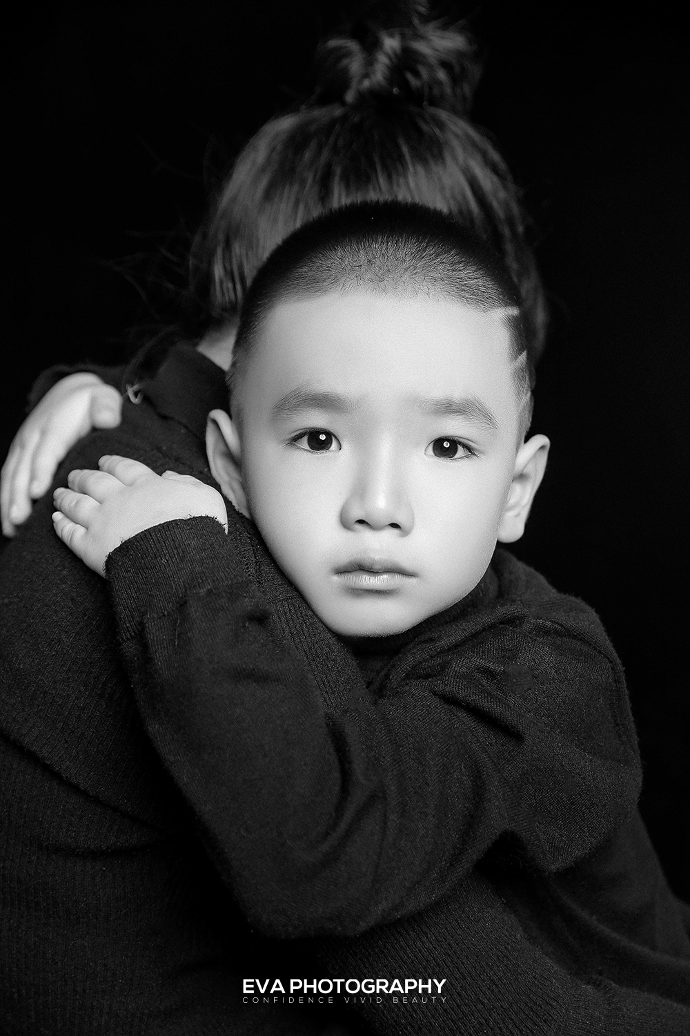 她说：生完孩子老了10岁，头发只有之前的一半……