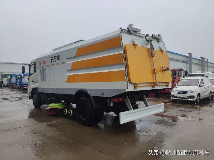 提车天锦干湿两用清扫车,河南天锦干湿两用吸尘车配件