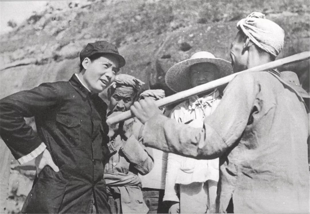 有人问，若是鲁迅还活着会怎么样？毛*东泽**回答：他敢写也不敢写